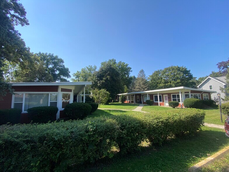 Primary Photo Of 218 E River St, Rockton Apartments For Sale