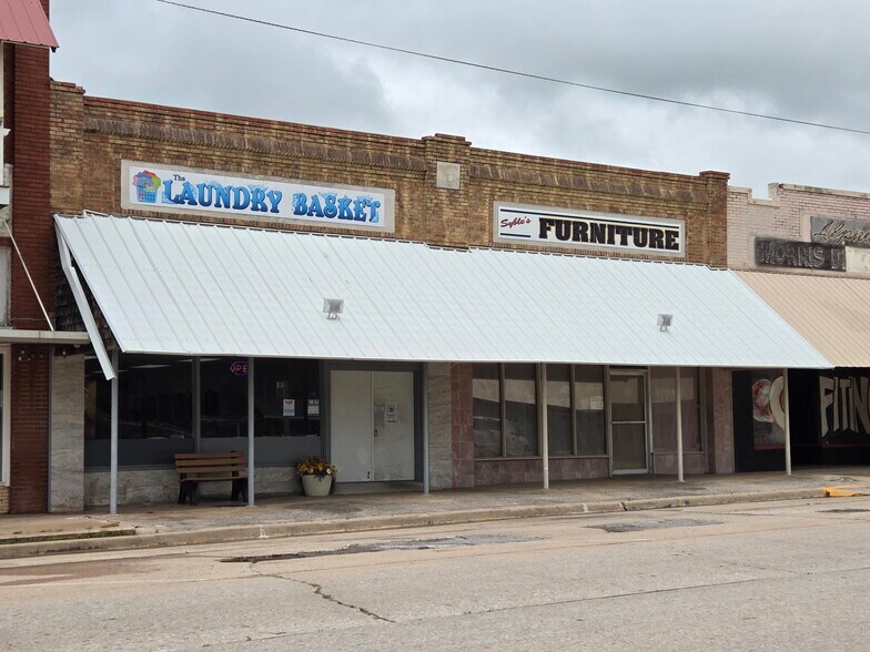 More Photos Of 110 Main St, Ringling General Retail For Sale