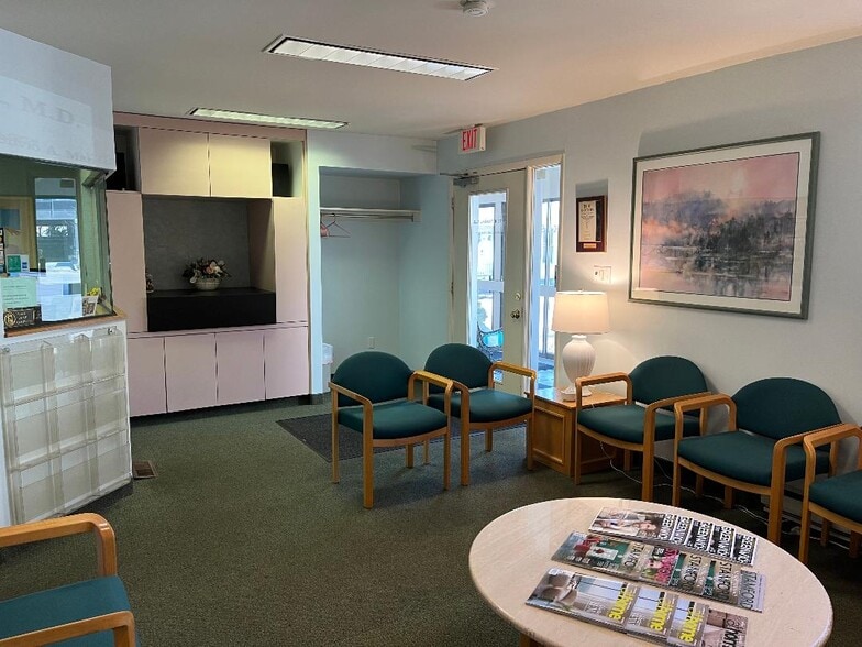 More Photos Of 27 Oak St, Stamford Office For Lease