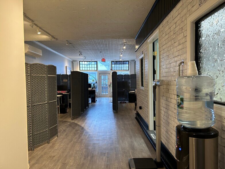 More Photos Of 11-15 Lexington Ave, Gloucester Storefront Retail Office For Lease