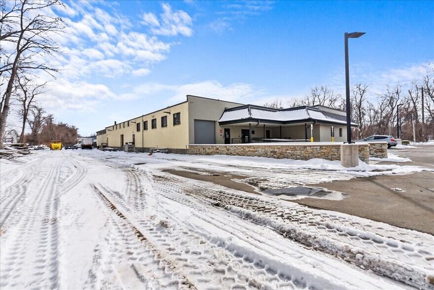 More Photos Of 175 Circuit Ave, West Springfield Warehouse For Lease