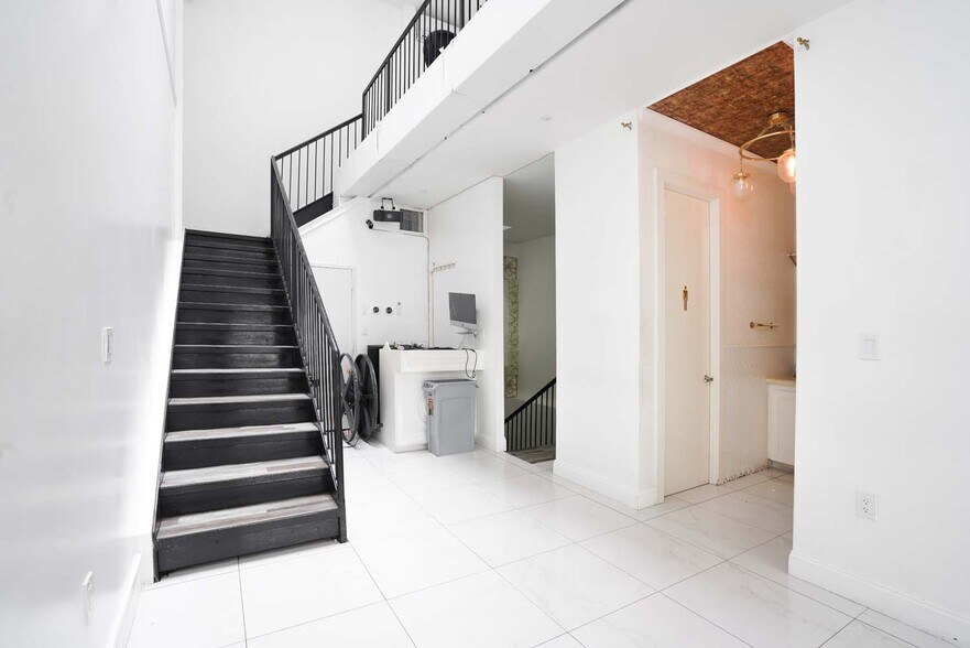 More Photos Of 577 Lafayette Ave, Brooklyn Storefront Retail Residential For Lease