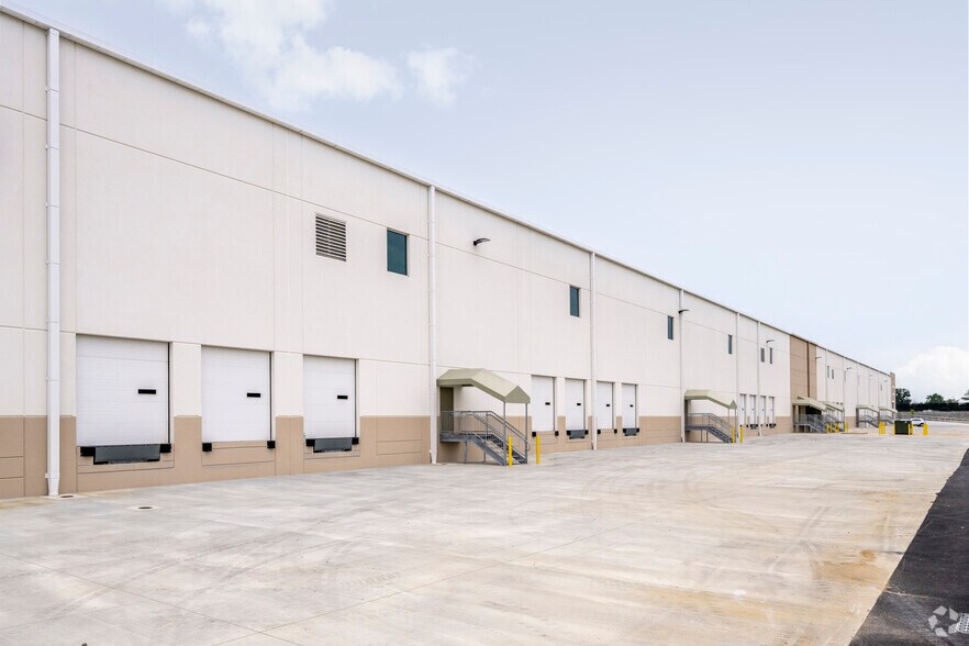 More Photos Of 6401 Foxley Rd, Upper Marlboro Distribution For Lease