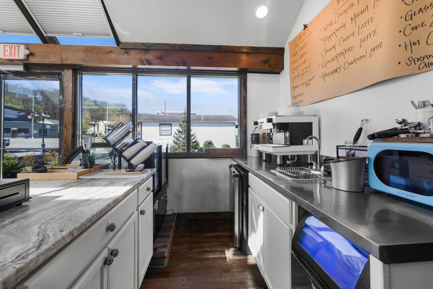 More Photos Of 106 Northside Sq, Petersburg Restaurant For Sale