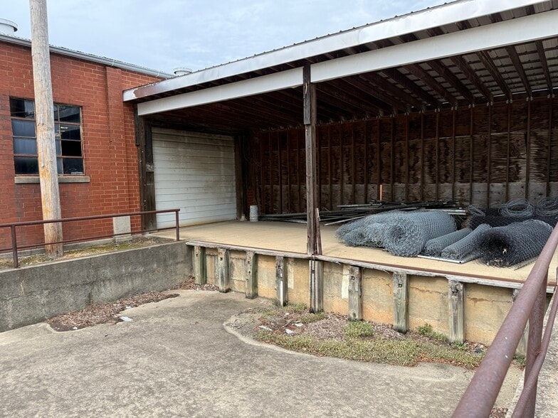 More Photos Of 200 E Market Center Dr, High Point Warehouse For Lease