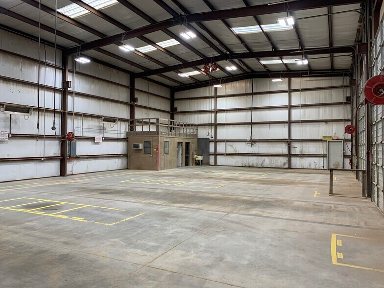 More Photos Of 1622 W 2nd St, Odessa Warehouse For Lease