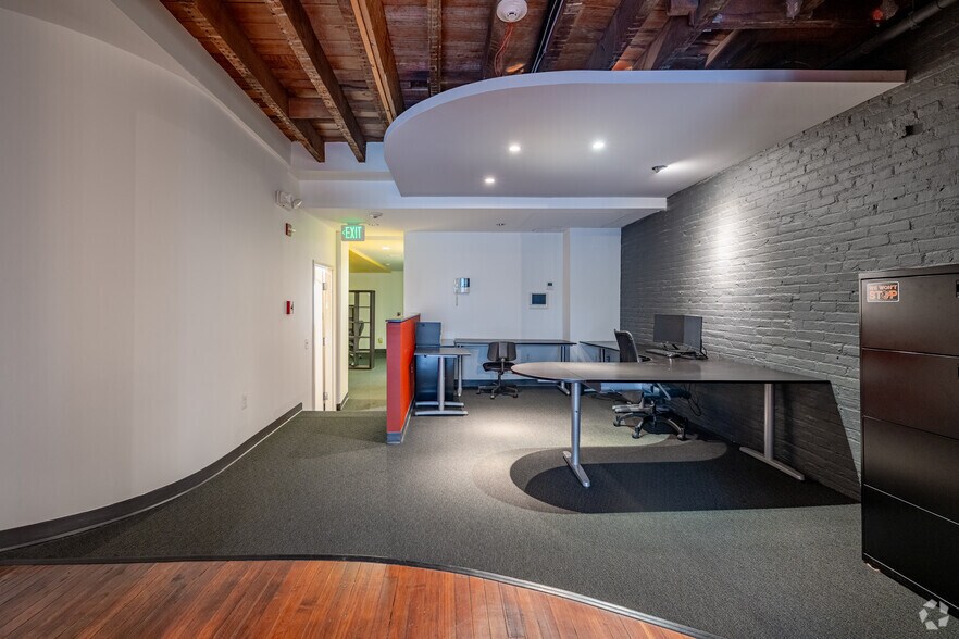 More Photos Of 419 N Charles St, Baltimore Office For Sale