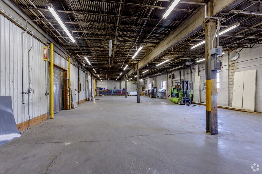 More Photos Of 512 S Main St, Carrollton Warehouse For Sale
