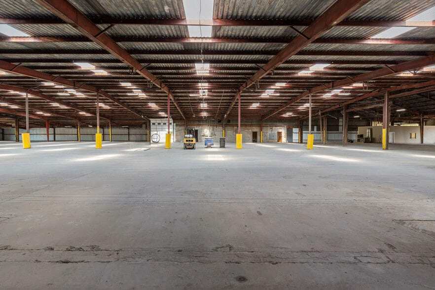 More Photos Of 240 E Park St, Guthrie Industrial For Lease