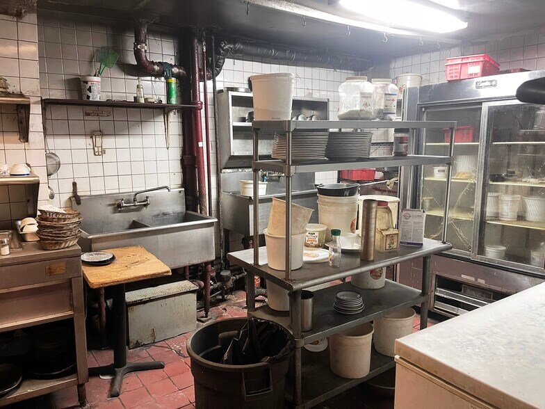 More Photos Of 93 1st Ave, New York Apartments For Lease