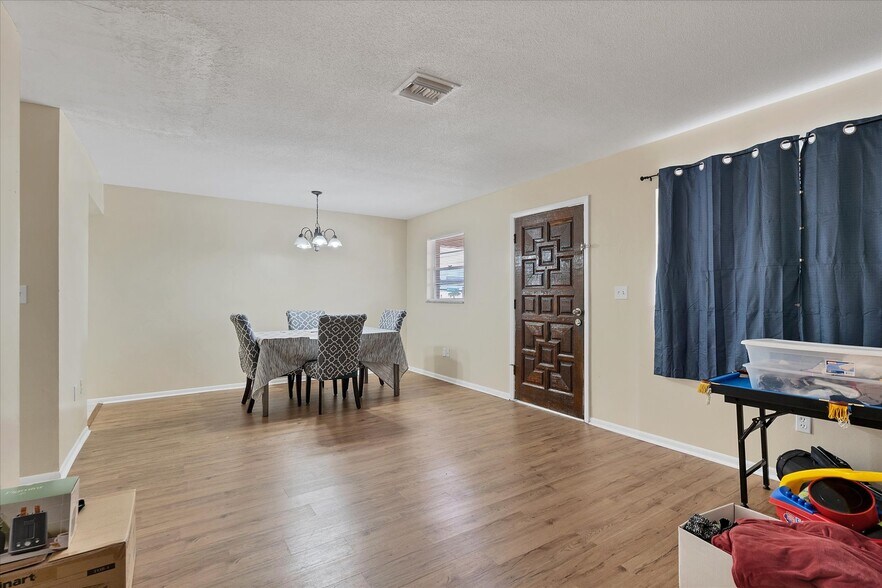 More Photos Of 3937-3957 Broadway Ave, Fort Myers Storefront Retail Residential For Sale