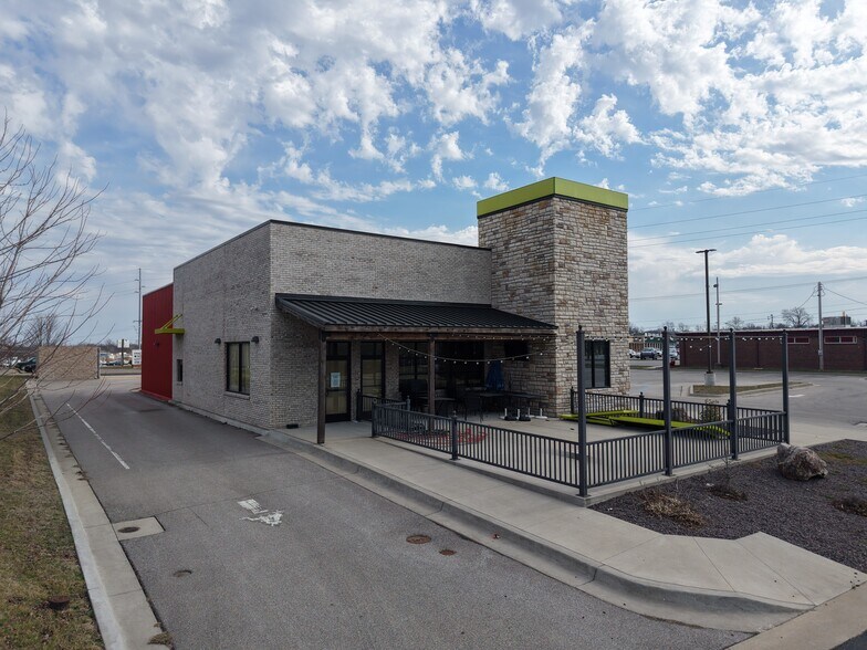More Photos Of 335 E Russell Ave, Warrensburg Fast Food For Sale