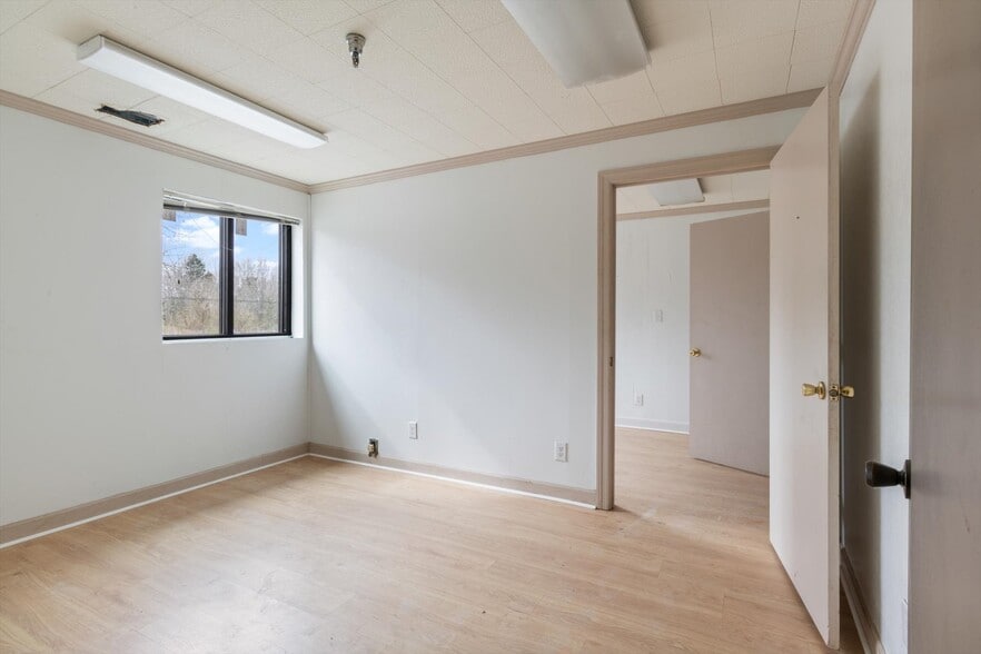 More Photos Of 1811-1813 Old Estill Springs Rd, Tullahoma Warehouse For Sale