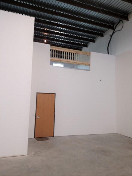 More Photos Of 840 Lawrence Rd, League City Flex For Sale