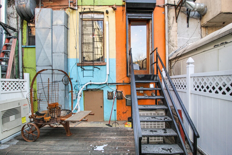 More Photos Of 550 Court St, Brooklyn Restaurant For Lease