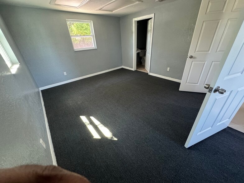 More Photos Of 11412 N Central Ave, Tampa Office For Lease