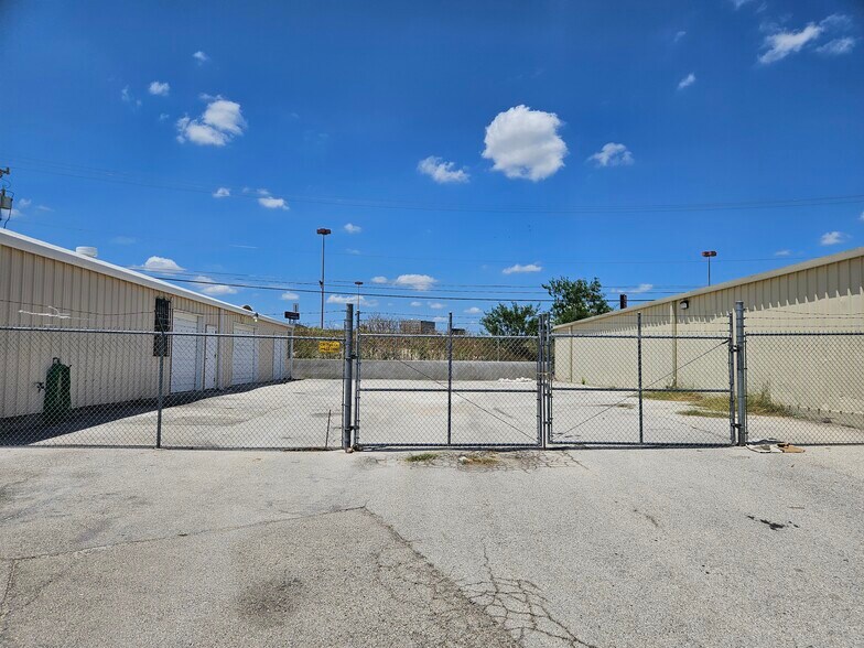 More Photos Of 4903 NW Industrial Dr, San Antonio Warehouse For Lease