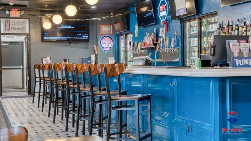 More Photos Of 5201 S Douglas Hwy, Gillette Bar For Sale