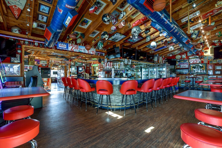 More Photos Of 10267 US Highway 14, Mazomanie Sports And Entertainment For Sale