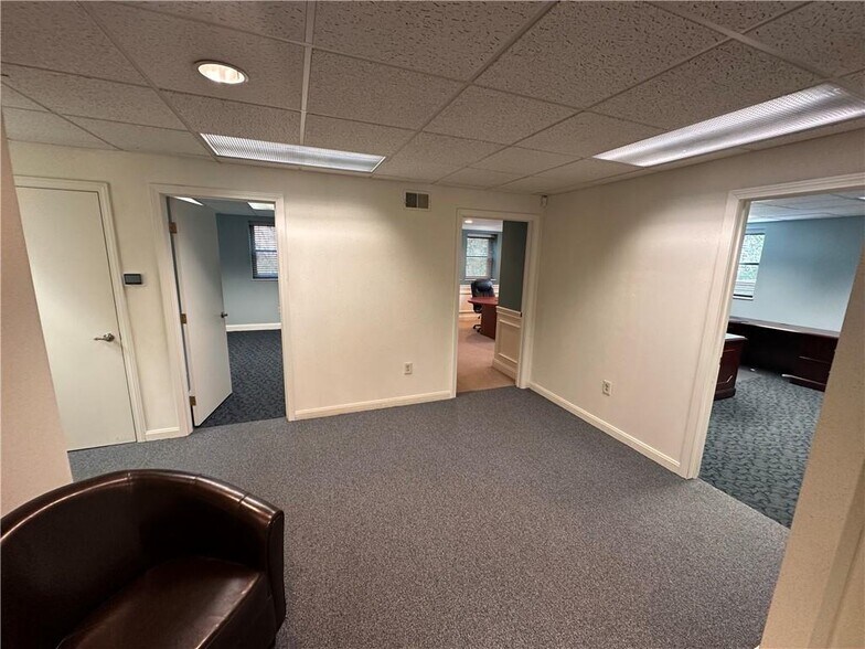 More Photos Of 300 McKnight Park Dr, Pittsburgh Office For Sale