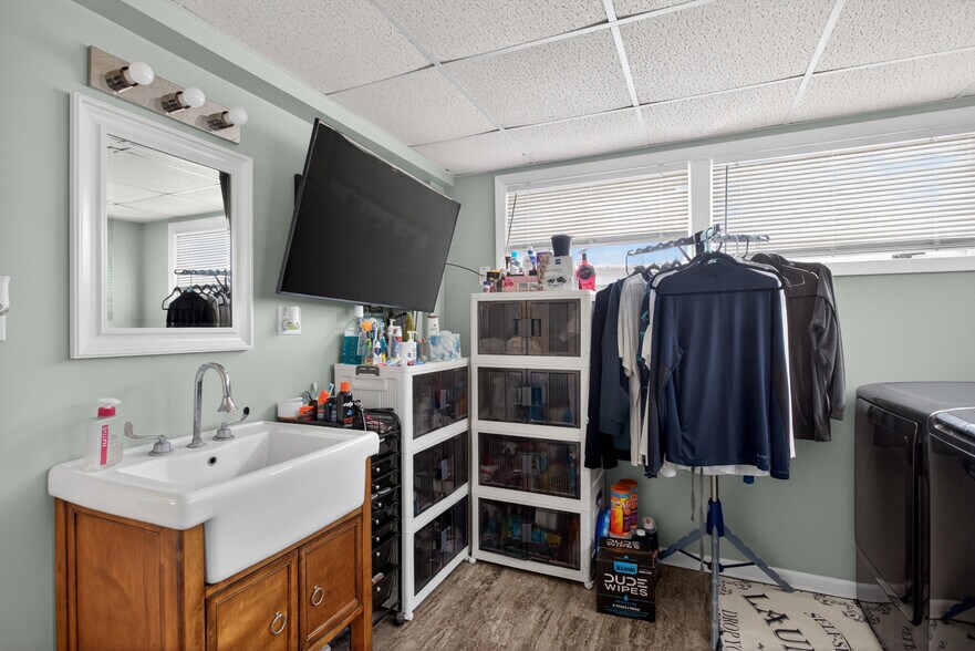 More Photos Of 124 S Brooklyn Rd, Napoleon Freestanding For Sale