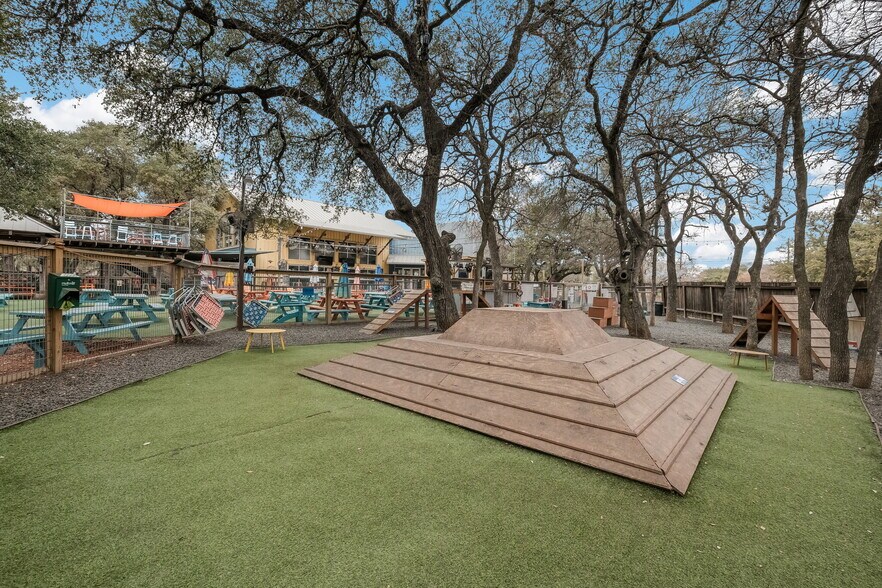 More Photos Of 13838 Jones Maltsberger Rd, San Antonio Restaurant For Sale