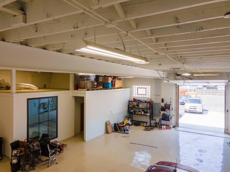 More Photos Of 1628 Rand Rd, Des Plaines Showroom For Sale