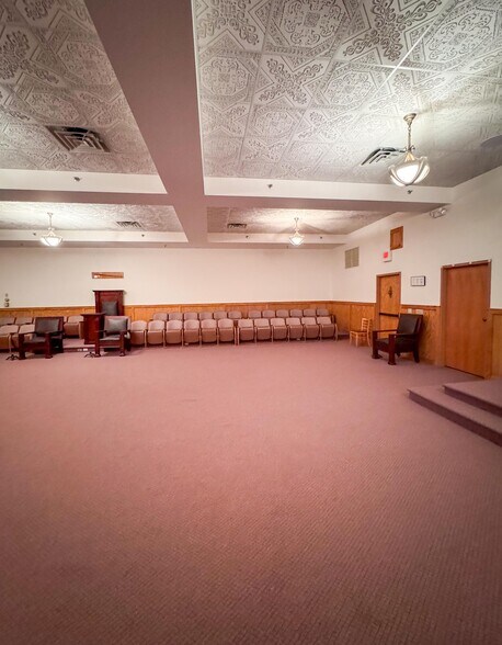 More Photos Of 2002 2nd St SW, Rochester Storefront Retail Office For Sale