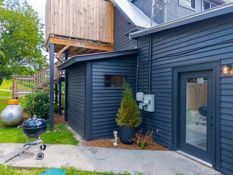 More Photos Of 31 Earl St, Clayton General Retail For Sale