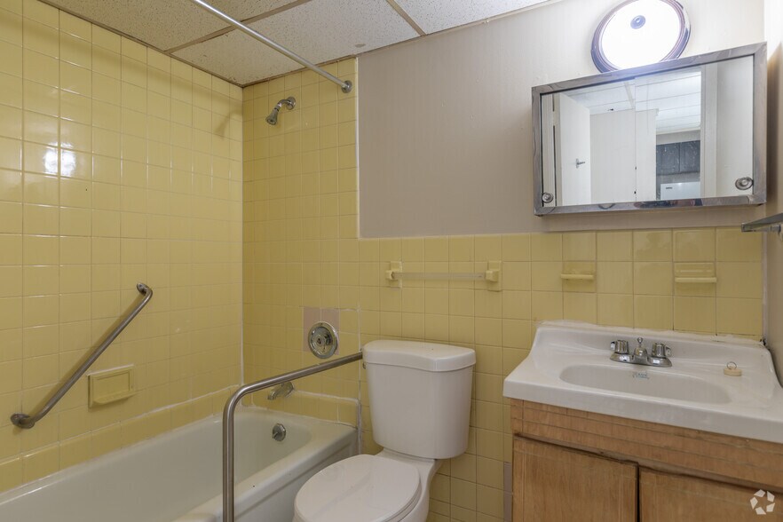 More Photos Of 489 W State St, Trenton Apartments For Lease