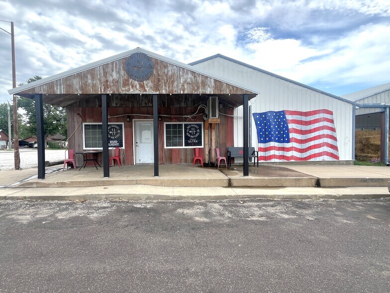 More Photos Of 219 Main St, Hale Flex For Sale