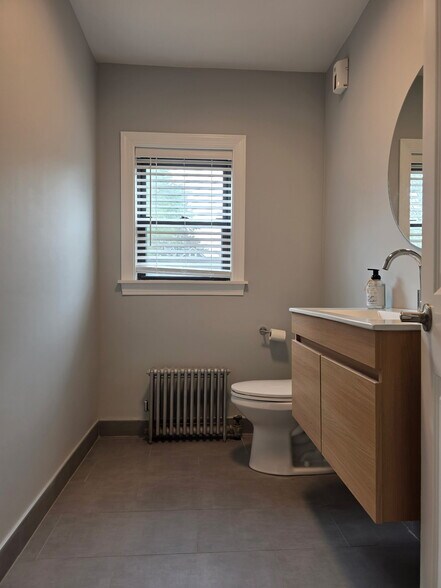 More Photos Of 8 Pennsylvania Ave, Matamoras Office For Lease