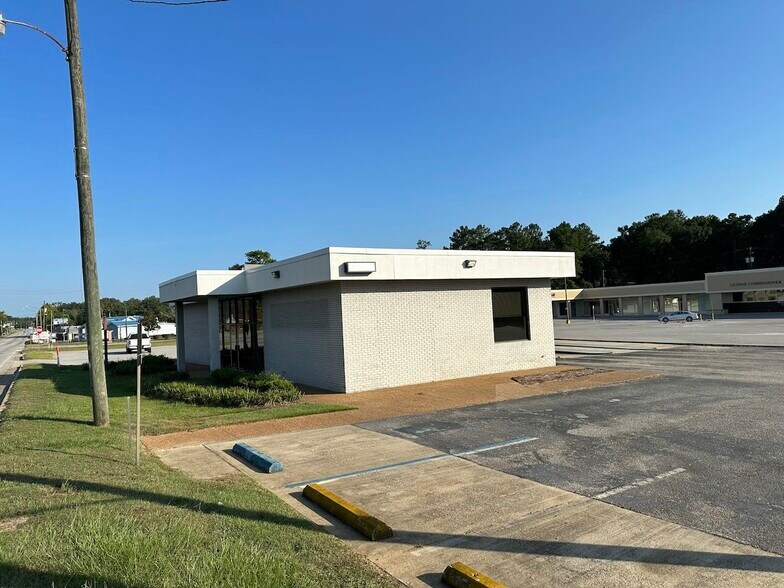 More Photos Of 4565 Saint Stephens Rd, Eight Mile Bank For Lease