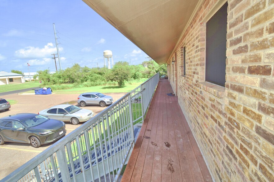 More Photos Of 303-511 E Reagan Rd, Beeville Multifamily For Sale