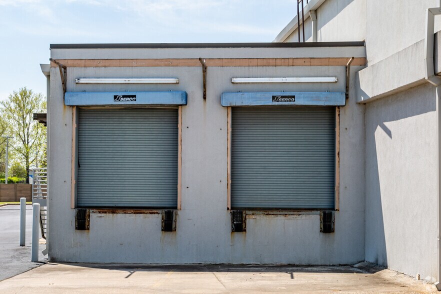 More Photos Of 7127-7133 Riverside Pky, Tulsa Office For Sale