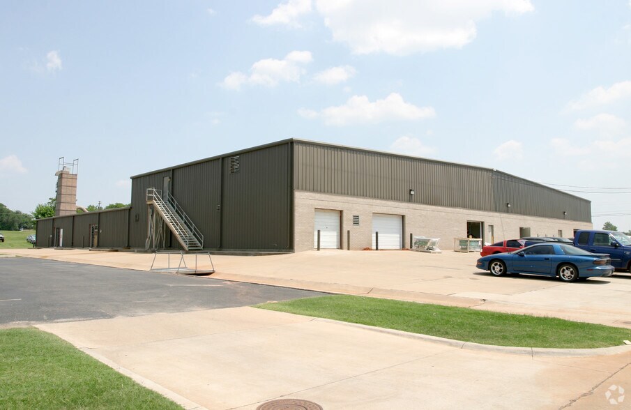 More Photos Of 2910 S Glenn Ave, Oklahoma City Manufacturing For Lease