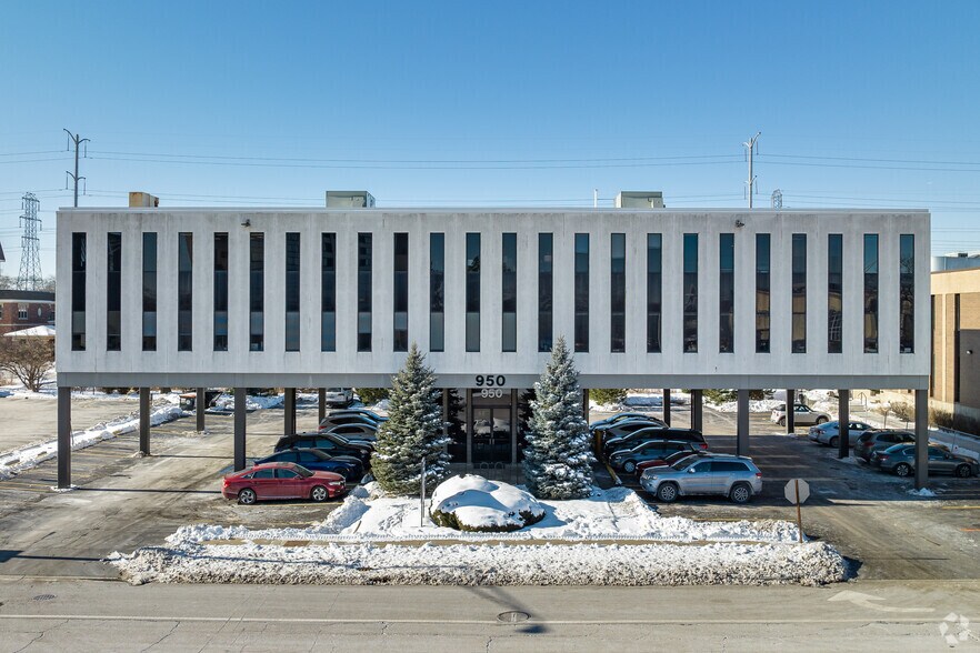 More Photos Of 950 Skokie Blvd, Northbrook Office For Lease