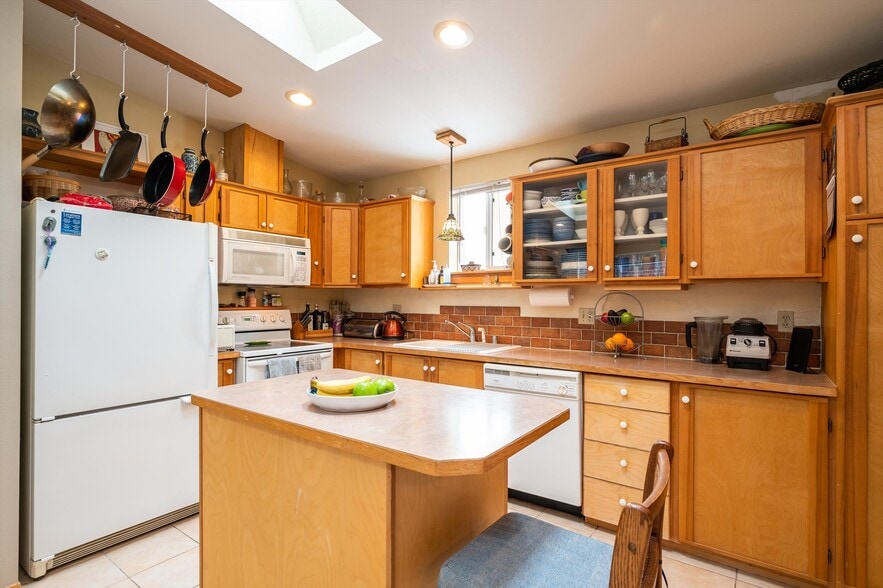 More Photos Of 1324 Commercial, Bellingham General Retail For Sale