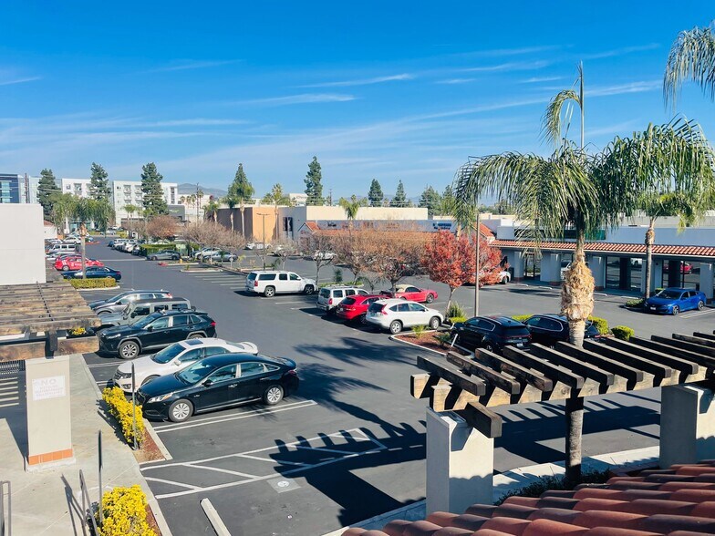 More Photos Of 19510-19530 Nordhoff Pl, Northridge Unknown For Lease