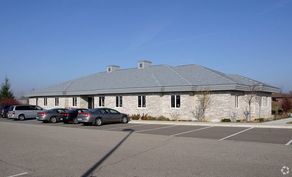 Primary Photo Of 9041 N Rodgers Ct SE, Caledonia Serviced Offices For Lease
