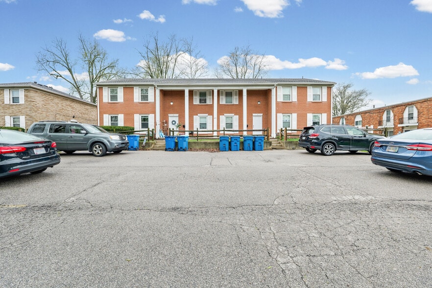 Primary Photo Of 4855 Wickford Dr E, Sylvania Apartments For Sale