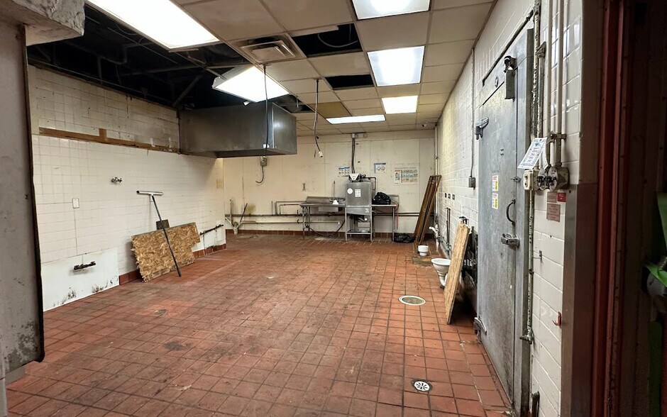 More Photos Of 28990-29104 Orchard Lake Rd, Farmington Hills Restaurant For Lease