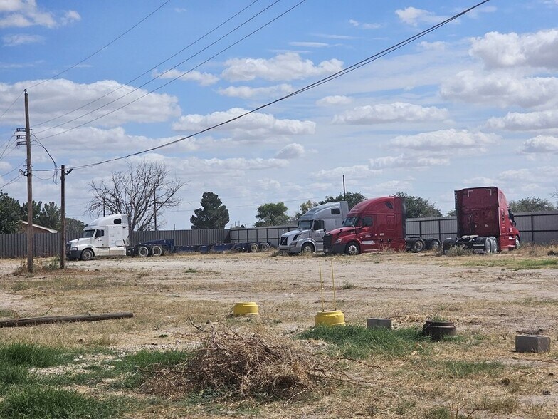 More Photos Of 11010 W Joan Dr, Odessa Warehouse For Sale