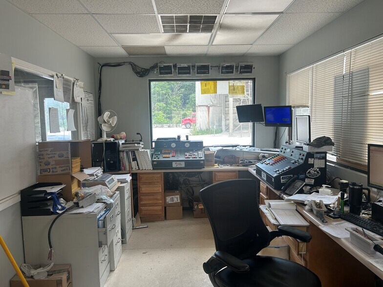 More Photos Of 5010 Old Alton Edwardsville Rd, Edwardsville Industrial For Sale