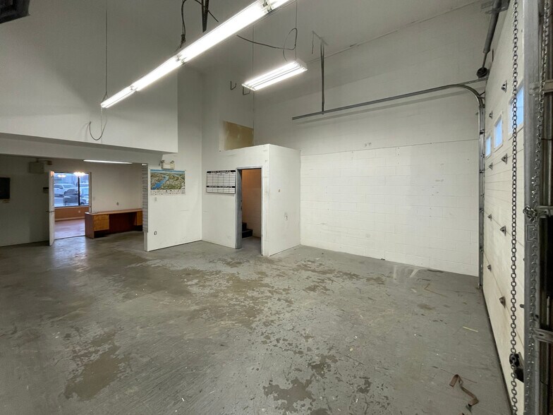 More Photos Of 715 Evans Crt, Kelowna Industrial For Lease