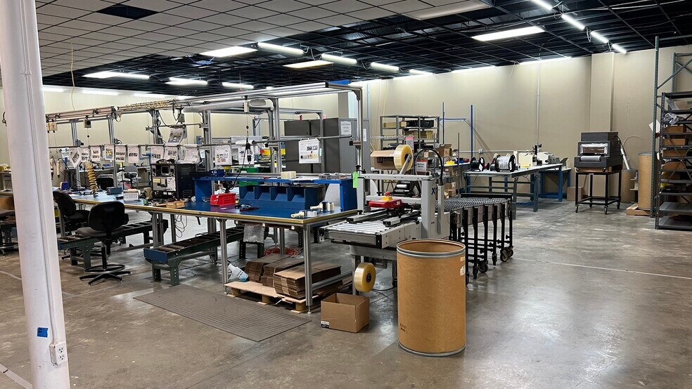 More Photos Of 2390 W Main St, Greenfield Showroom For Lease