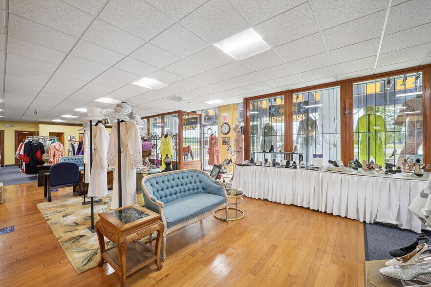More Photos Of 5061 Allentown Rd, Suitland General Retail For Sale