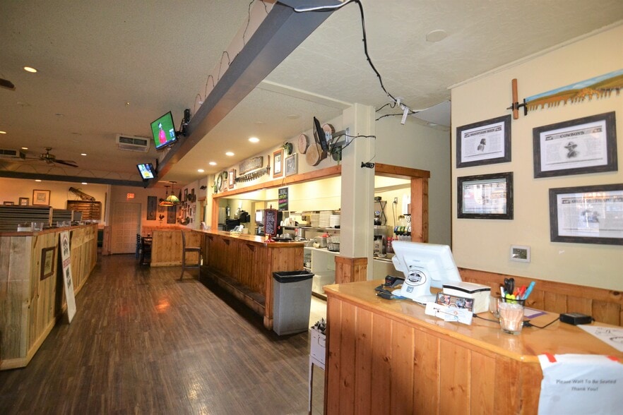More Photos Of 121 NE 3rd St, Prineville Restaurant For Sale