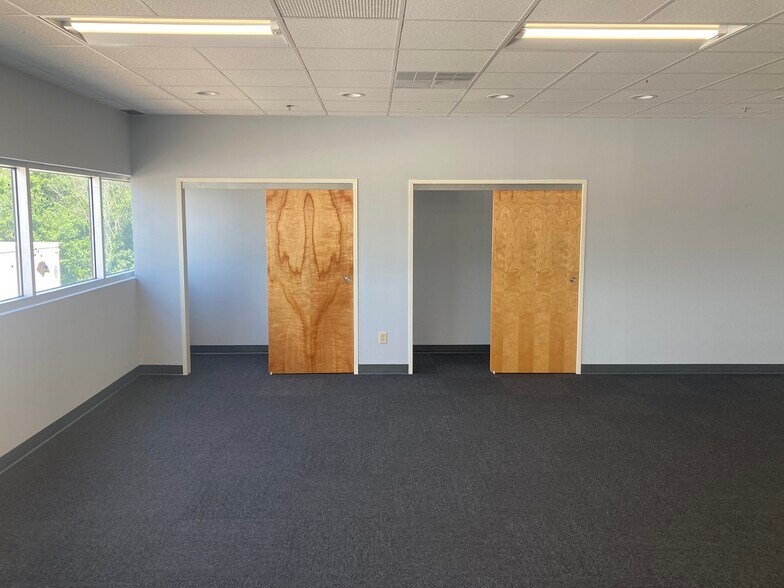 More Photos Of 1888-1890 N Market St, Frederick Office For Lease