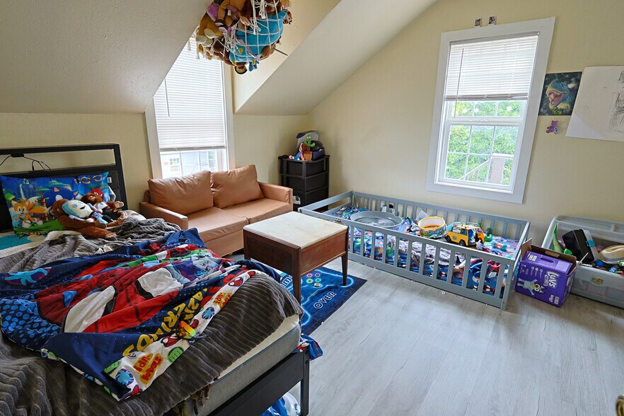 More Photos Of 1740 Spruce St, Myrtle Point Apartments For Sale